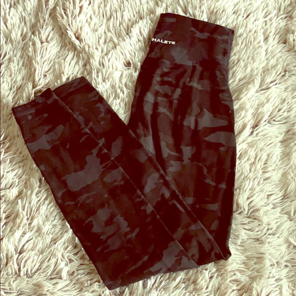 Like new alphalete camo leggings